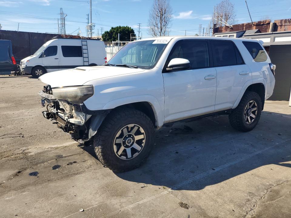 2018 TOYOTA 4RUNNER — VIN JTEBU5JR8J5598362