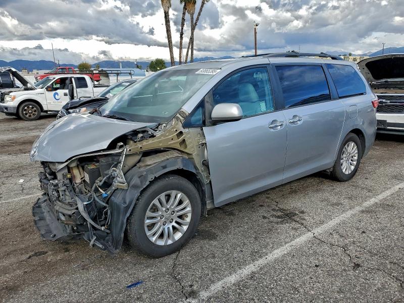 2015 TOYOTA SIENNA XLE — VIN 5TDYK3DC7FS568643