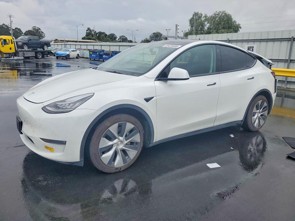 2022 TESLA MODEL Y — VIN 7SAYGAEE2NF348211