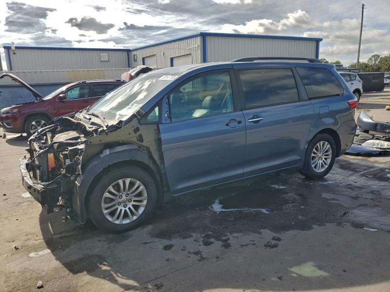 2017 TOYOTA SIENNA XLE — VIN 5TDYZ3DC2HS872381