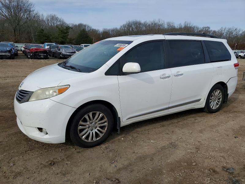 2014 TOYOTA SIENNA XLE — VIN 5TDYK3DC6ES412012