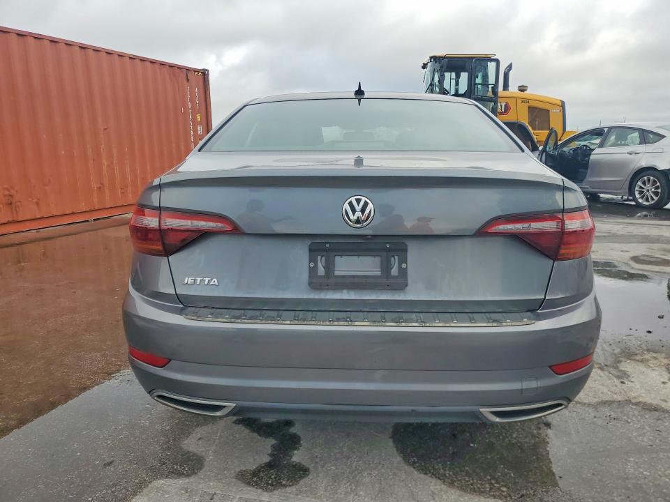 3VWCB7BU3KM272880
