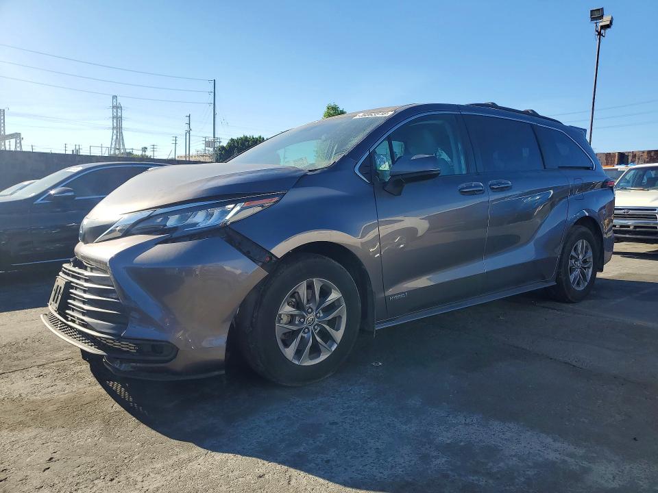 2021 TOYOTA SIENNA — VIN 5TDKRKEC9MS009733