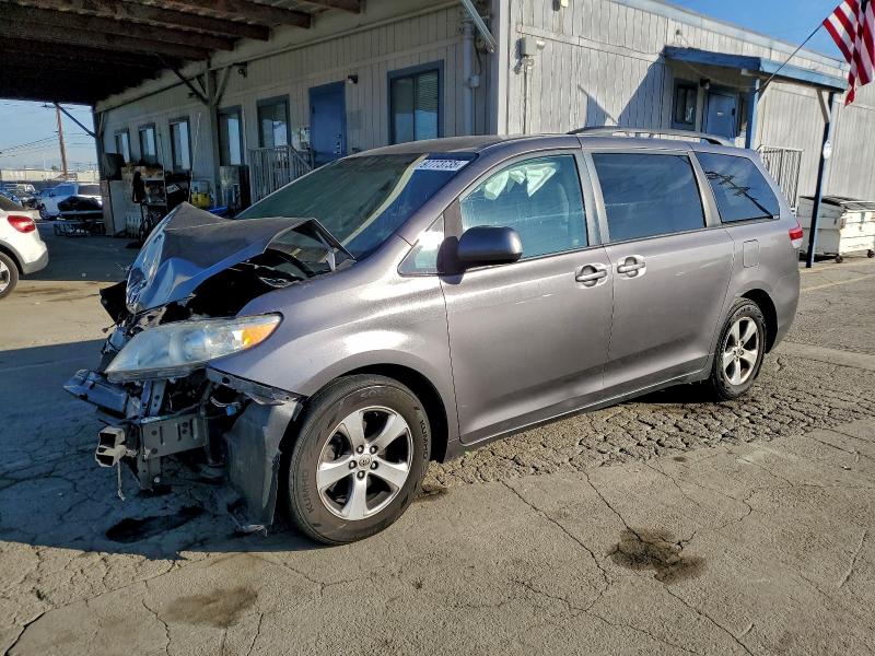 2014 TOYOTA SIENNA LE — VIN 5TDKK3DC5ES518912