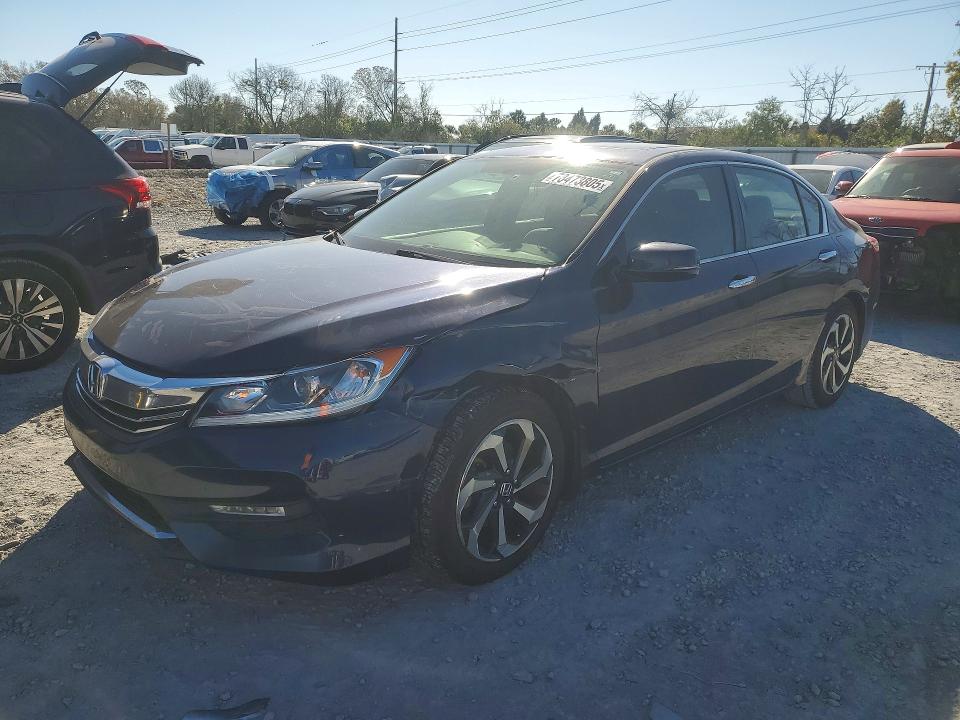 2017 HONDA ACCORD — VIN 1HGCR2F74HA044612