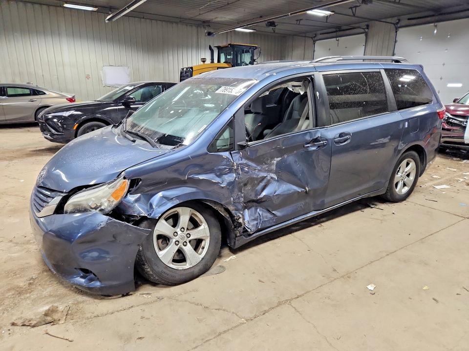 2016 TOYOTA SIENNA — VIN 5TDKK3DC6GS724694