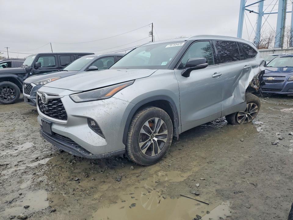 2022 TOYOTA HIGHLANDER — VIN 5TDHZRBH6NS177642