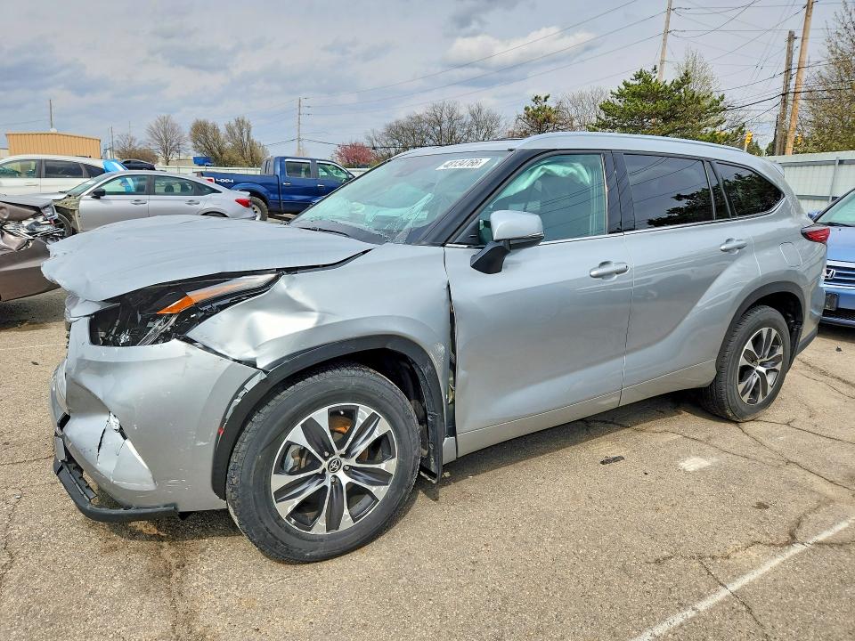 2021 TOYOTA HIGHLANDER — VIN 5TDHZRBH8MS100656