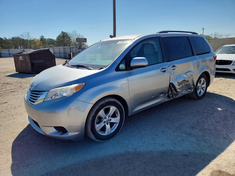 2015 TOYOTA SIENNA — VIN 5TDKK3DC2FS654724