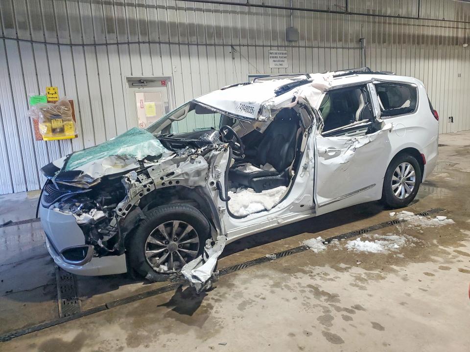 2019 CHRYSLER PACIFICA — VIN 2C4RC1BG8KR593257
