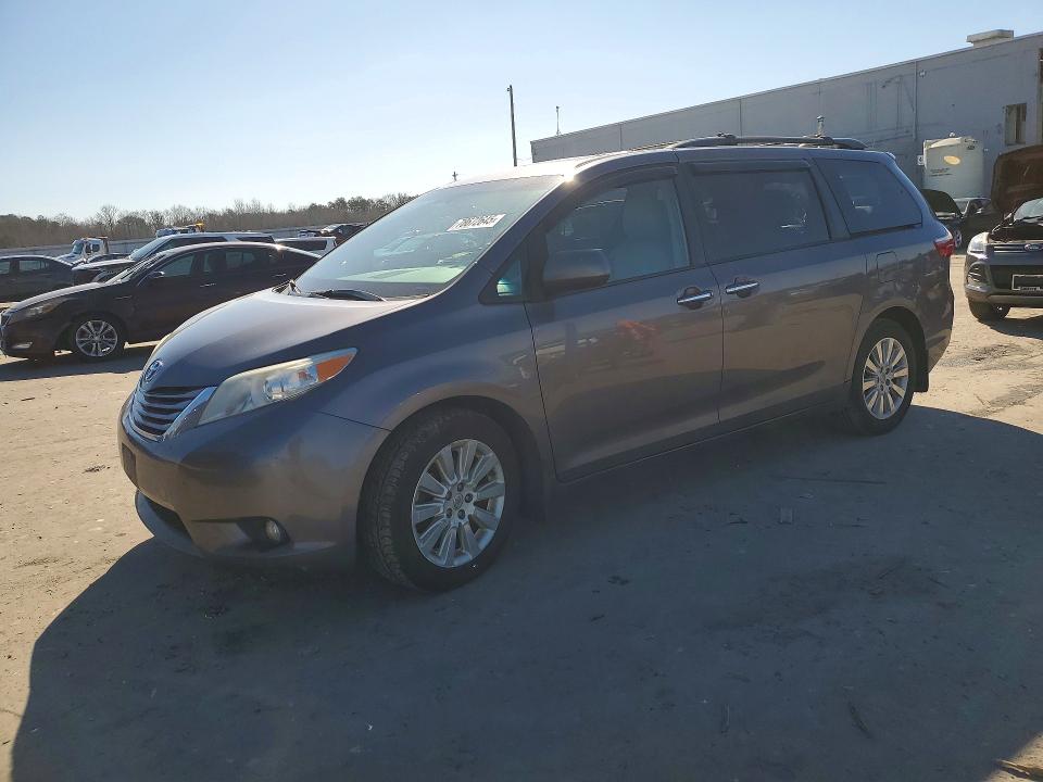2015 TOYOTA SIENNA — VIN 5TDDK3DC6FS126564