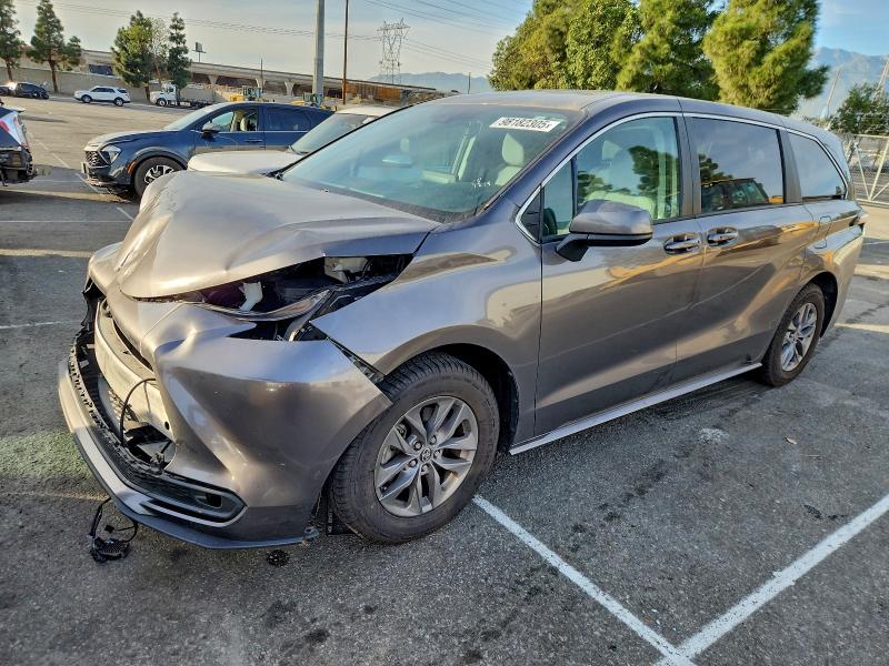 2024 TOYOTA SIENNA — VIN 5TDKRKEC5RS184150