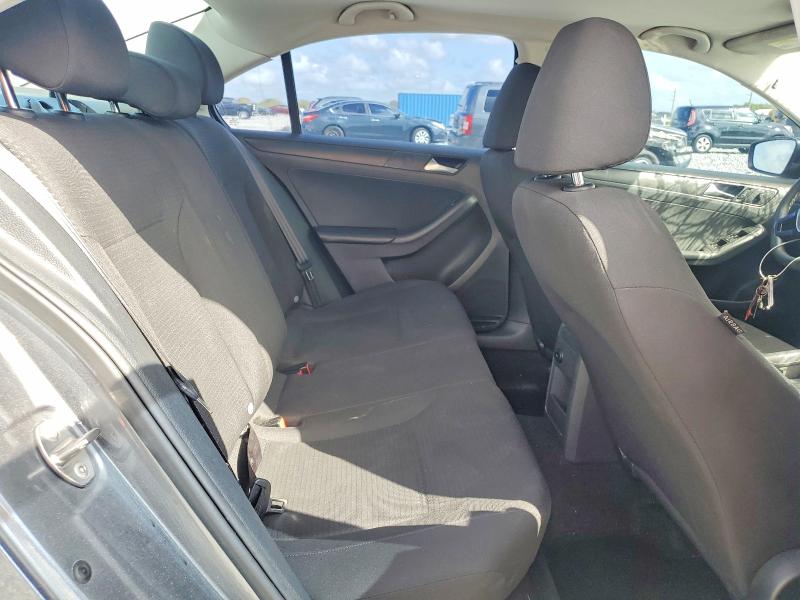 3VW2K7AJ9FM424511