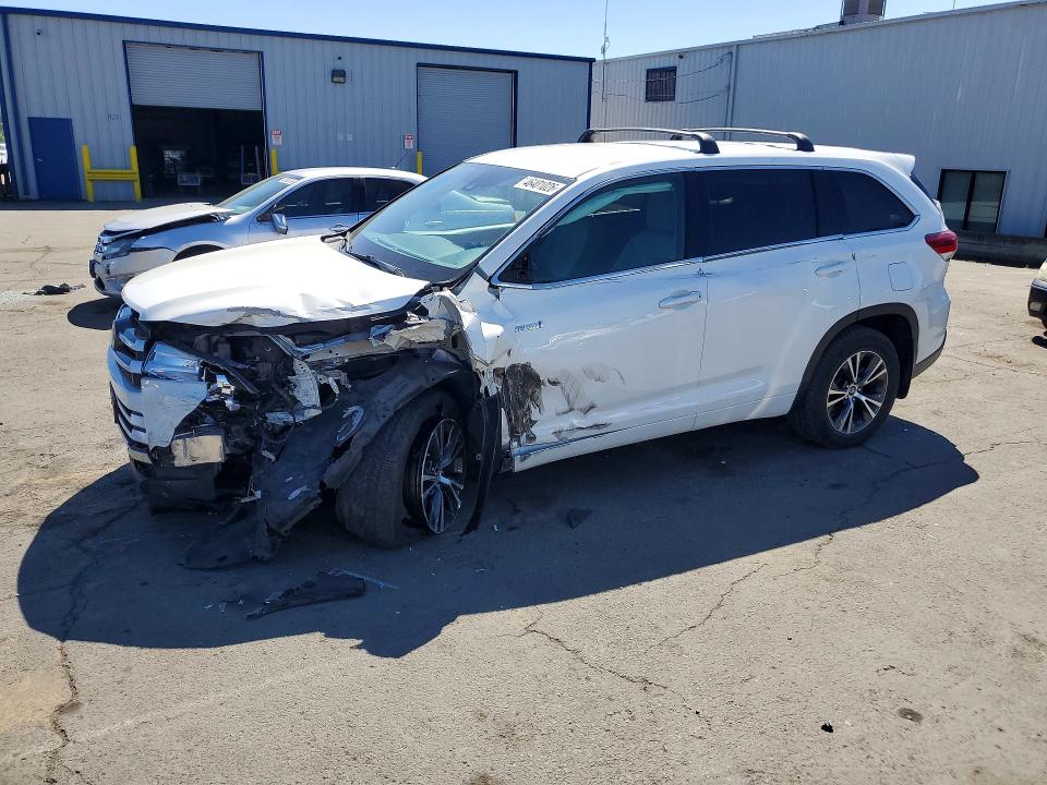 2018 TOYOTA HIGHLANDER HYBRID — VIN 5TDBGRFH0JS037523