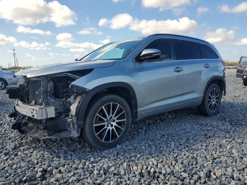 2017 TOYOTA HIGHLANDER — VIN 5TDKZRFH2HS520581