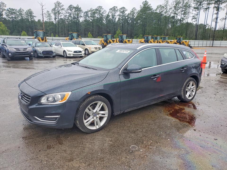 2015 VOLVO V60 — VIN YV140MEC4F1213638
