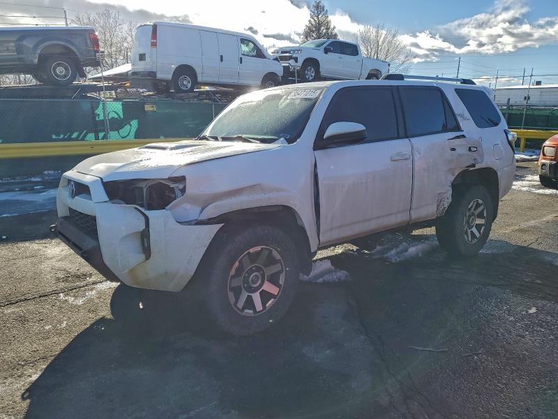 2018 TOYOTA 4RUNNER SR — VIN JTEBU5JR4J5581672