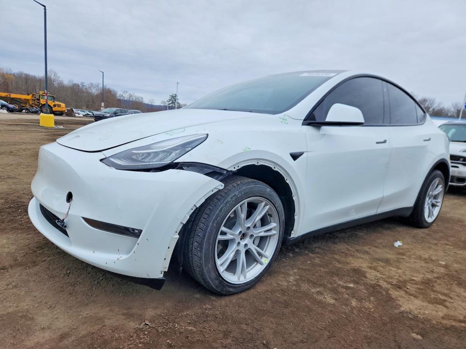 2022 TESLA MODEL Y — VIN 7SAYGDEE4NF512110
