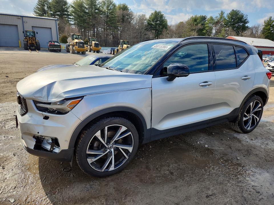 2019 VOLVO XC40 — VIN YV4162XZ9K2017015