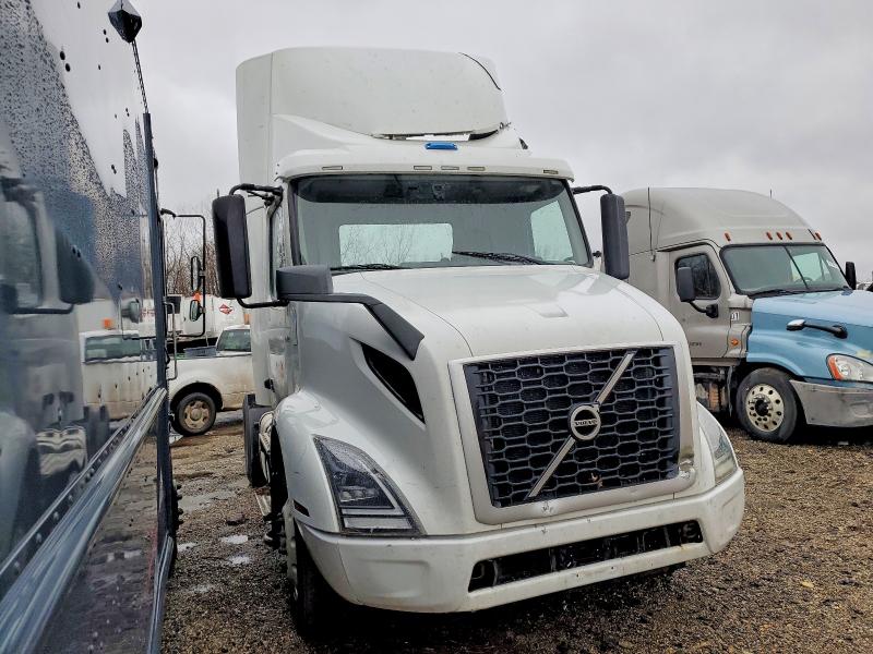 2020 VOLVO VNR — VIN 4V4W19EGXLN245496