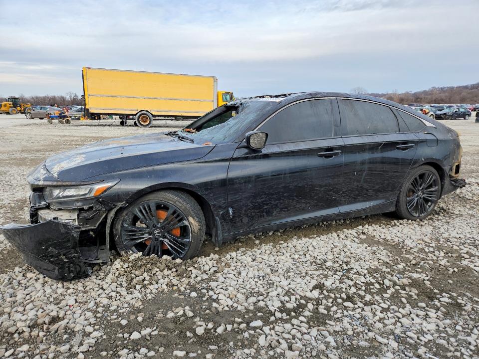2018 HONDA ACCORD — VIN 1HGCV2F33JA000244