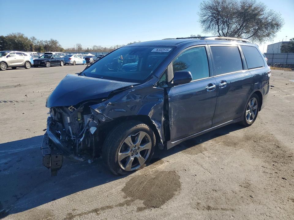 2019 TOYOTA SIENNA SE — VIN 5TDXZ3DC0KS983403