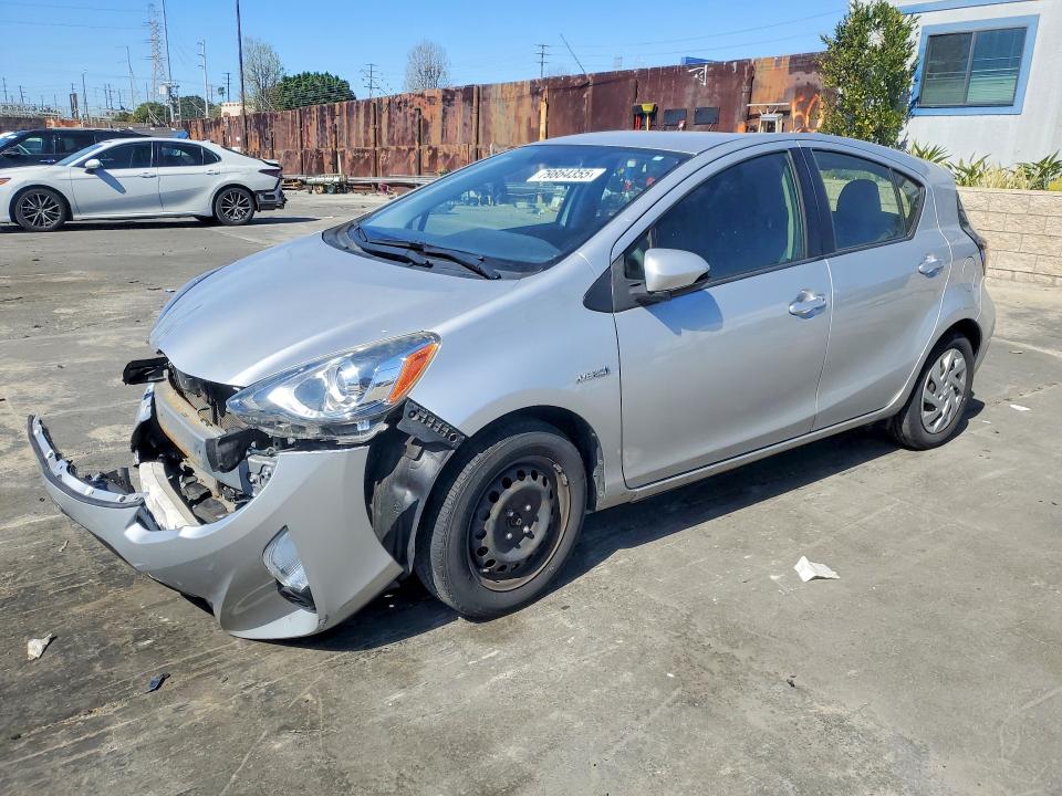 2015 TOYOTA PRIUS C — VIN JTDKDTB32F1111321