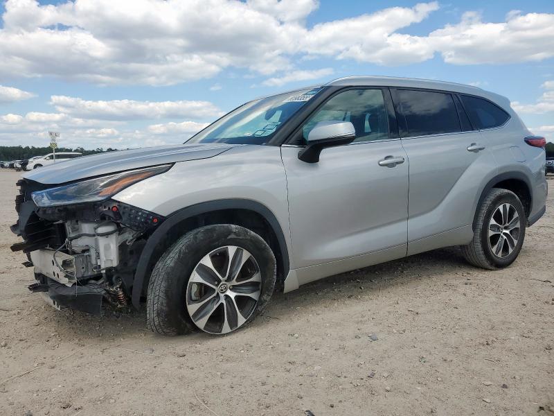 2021 TOYOTA HIGHLANDER XLE — VIN 5TDGZRAH5MS042079