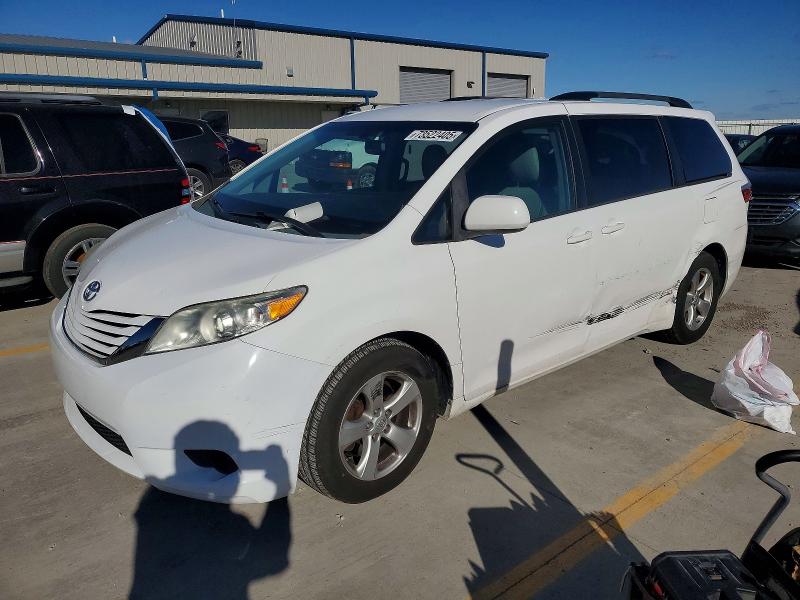 2015 TOYOTA SIENNA — VIN 5TDKK3DC7FS584945