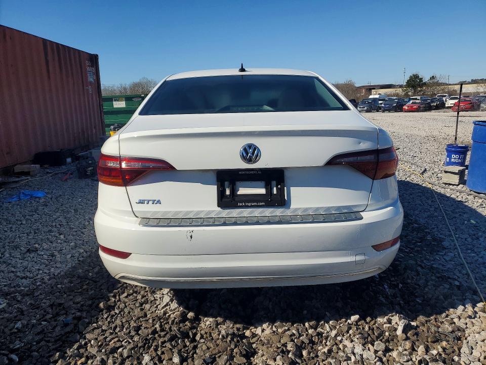 3VWCB7BU6KM230011
