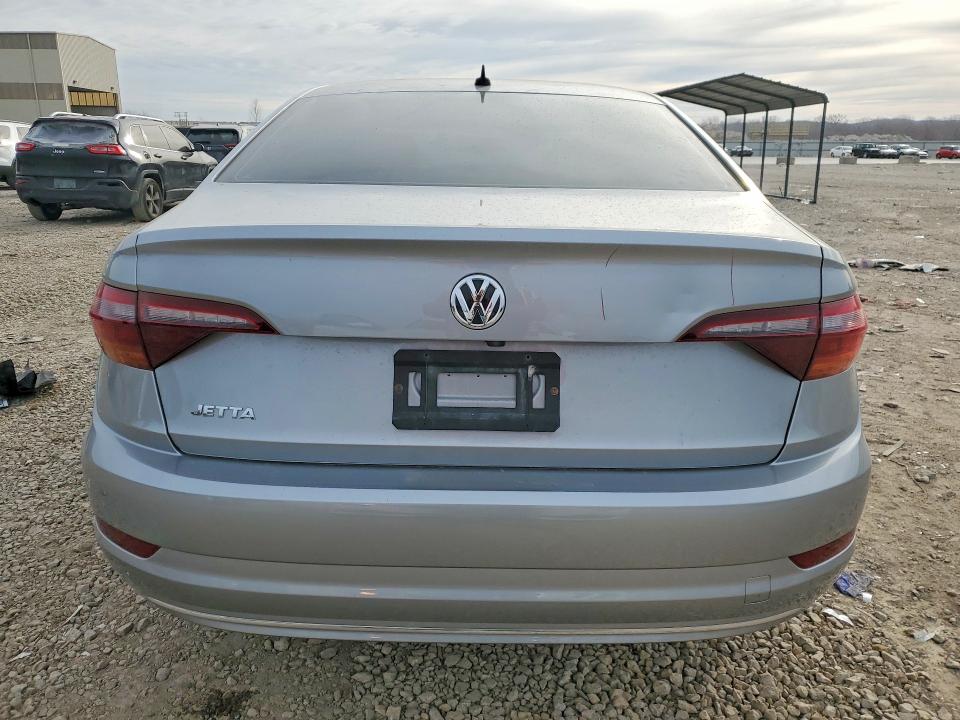 3VWC57BU0KM260810