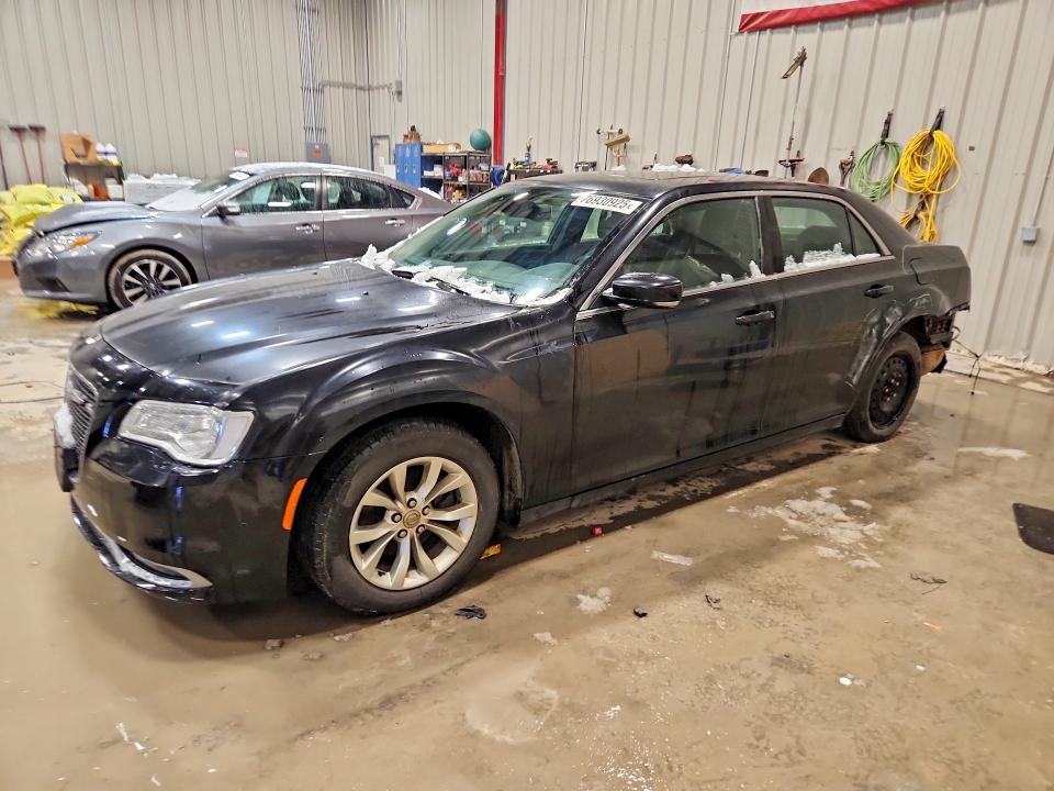 2015 CHRYSLER 300 — VIN 2C3CCAAG8FH786581