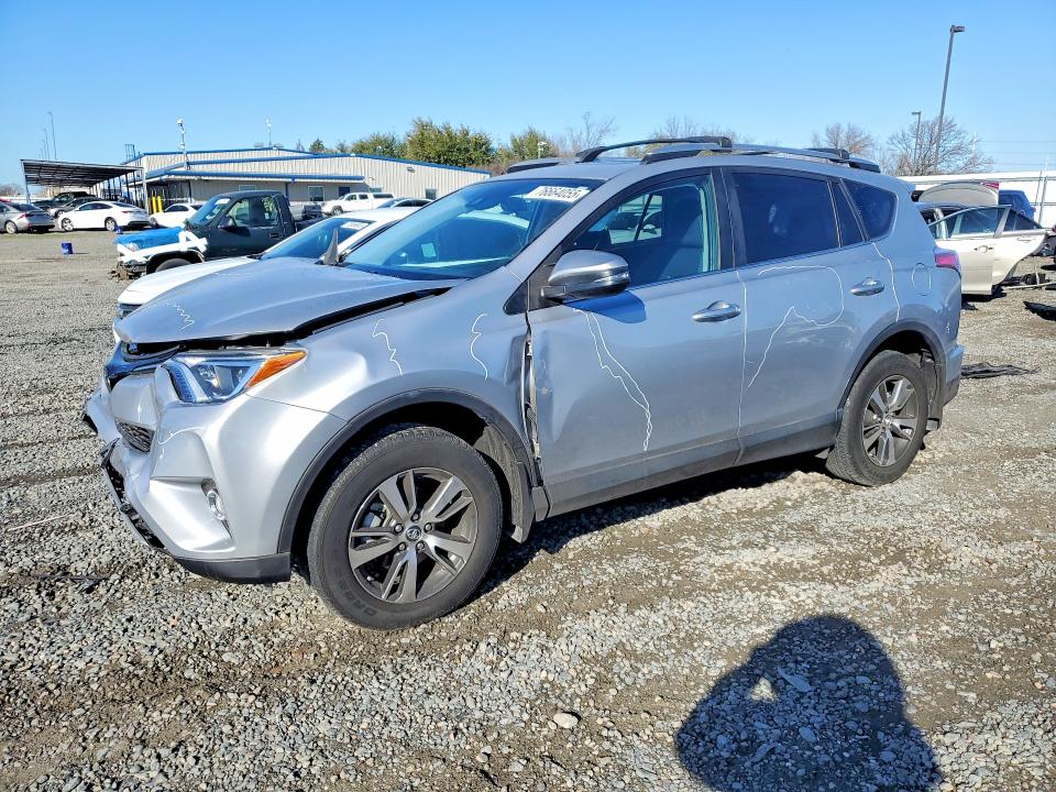 2017 TOYOTA RAV4 XLE — VIN 2T3WFREV2HW382993