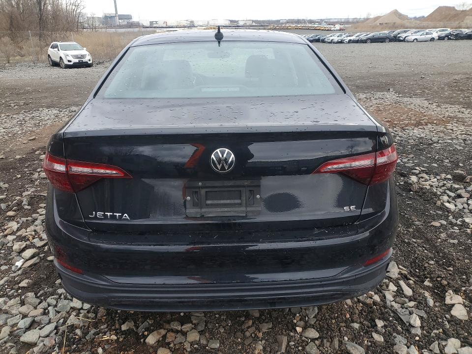 3VW7M7BU8RM017051