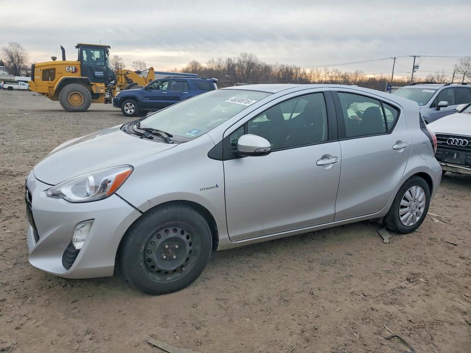 2016 TOYOTA PRIUS C — VIN JTDKDTB35G1134027