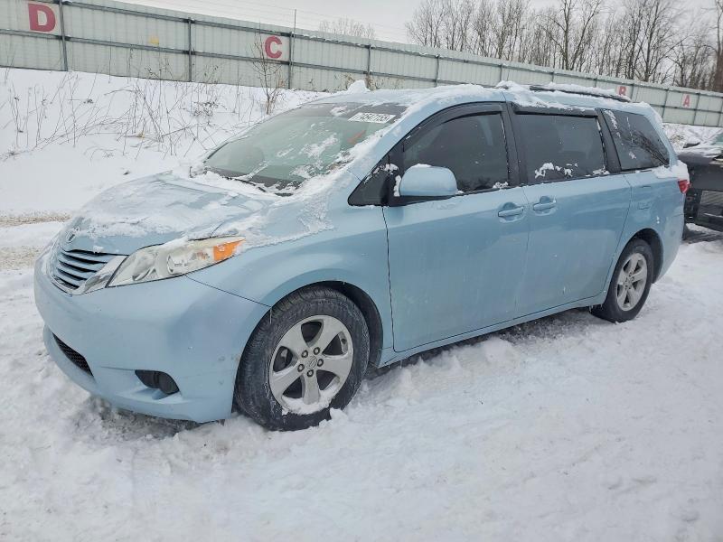 2015 TOYOTA SIENNA — VIN 5TDKK3DC7FS561004