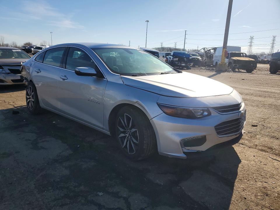 1G1ZD5ST4JF105129