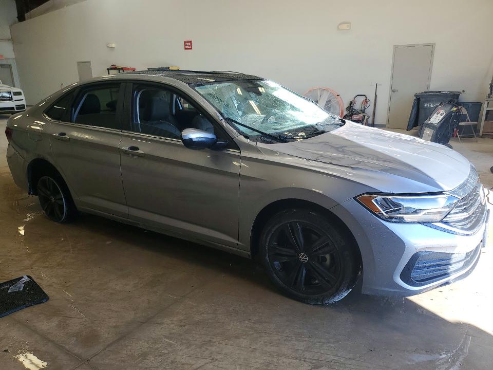 3VW7M7BU0RM051274