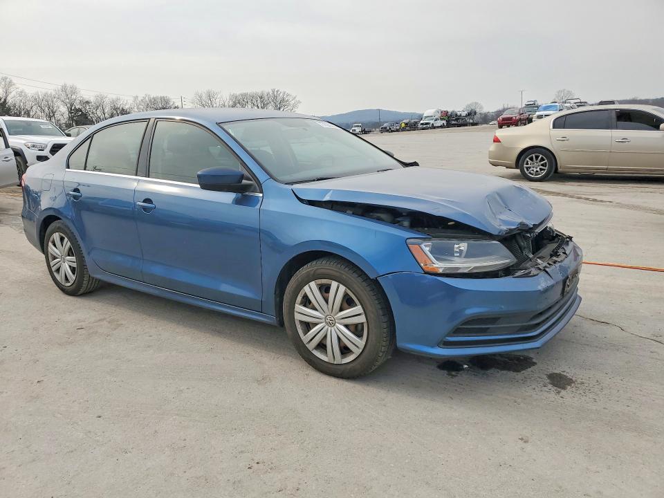 3VW2B7AJXHM213711