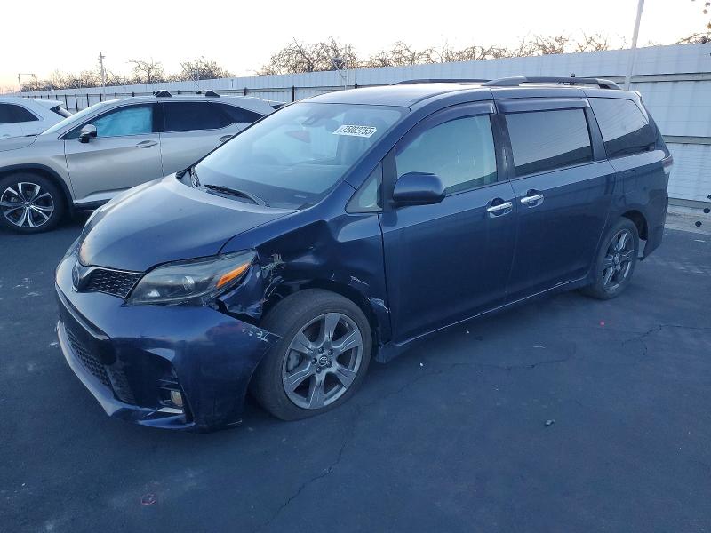 2018 TOYOTA SIENNA SE — VIN 5TDXZ3DC7JS951305