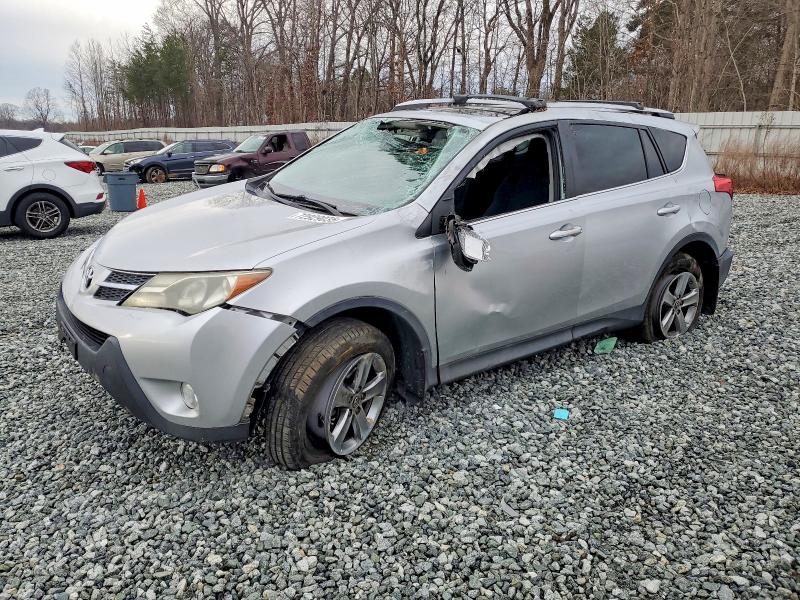 2015 TOYOTA RAV4 XLE — VIN 2T3RFREV3FW400525