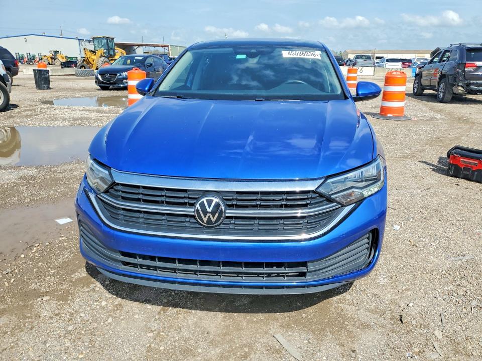 3VW7M7BU2RM018261