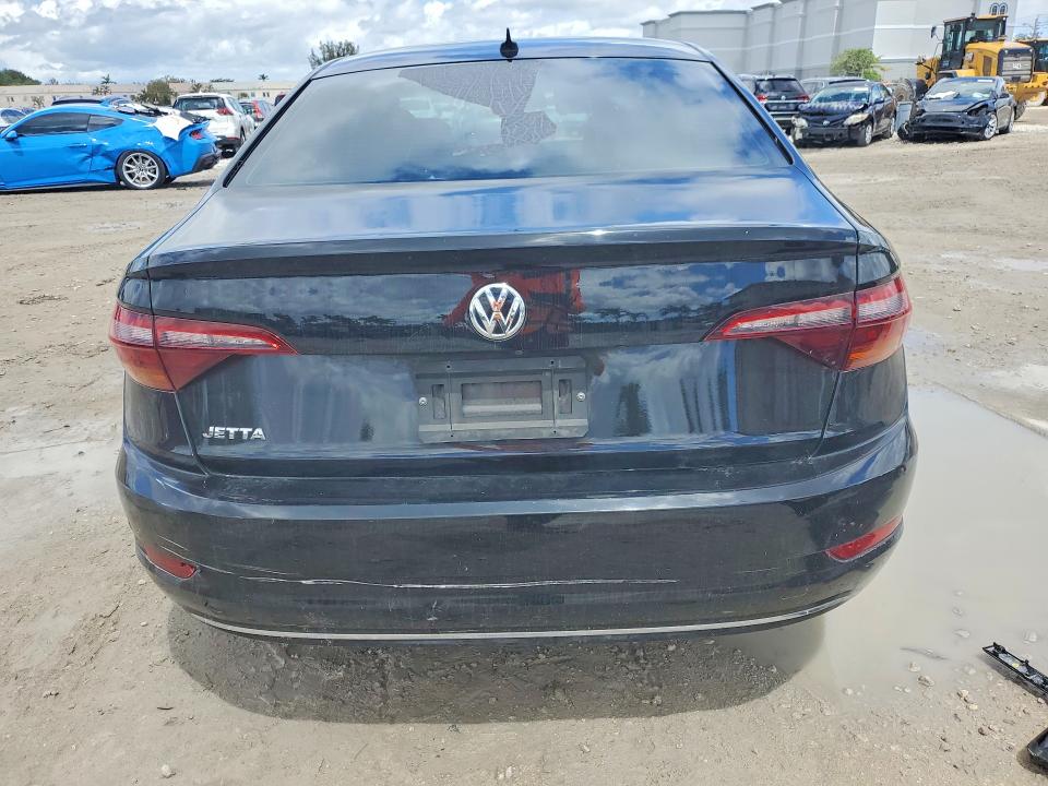 3VWCB7BU1KM241899