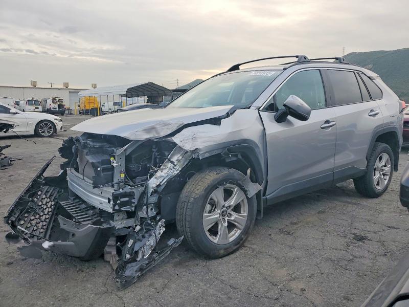 2021 TOYOTA RAV4 XLE — VIN 2T3W1RFV6MC147585