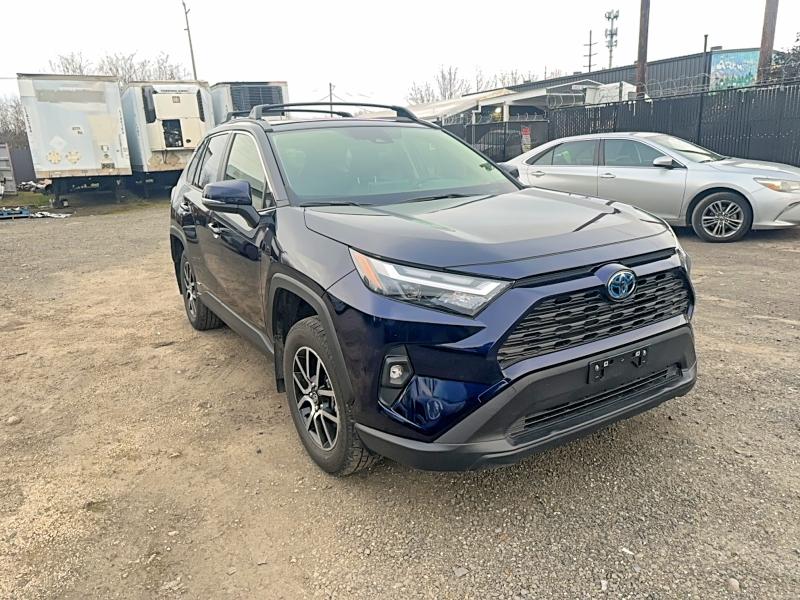 2024 TOYOTA RAV4 XLE P — VIN JTMB6RFV4RD151024