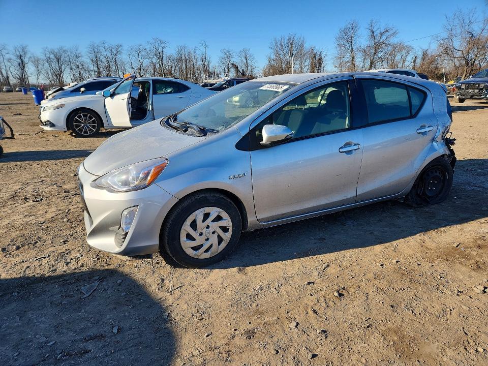 2016 TOYOTA PRIUS C — VIN JTDKDTB30G1136493