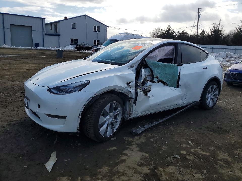 2022 TESLA MODEL Y — VIN 7SAYGDEE3NA012162