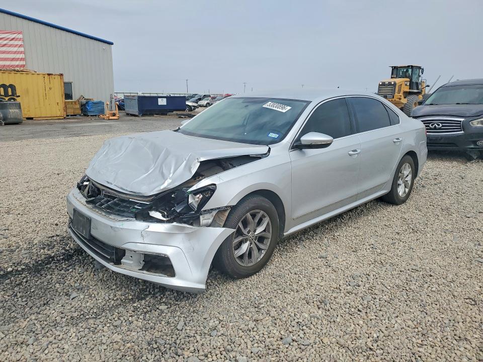 2017 VOLKSWAGEN PASSAT — VIN 1VWAT7A32HC007715