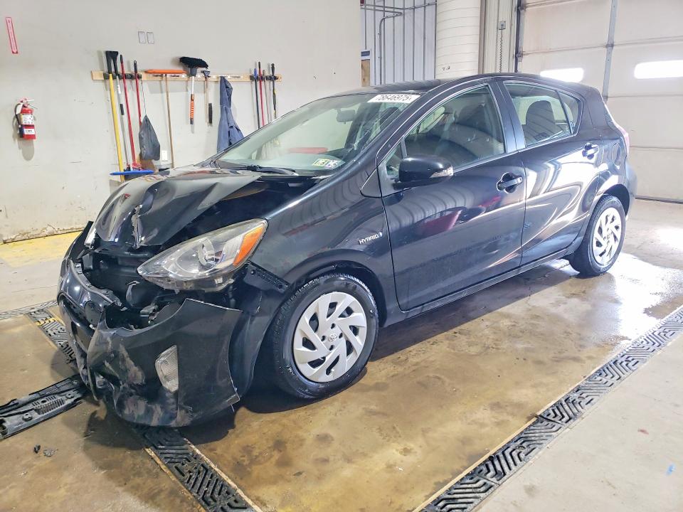 2016 TOYOTA PRIUS C — VIN JTDKDTB35G1133332