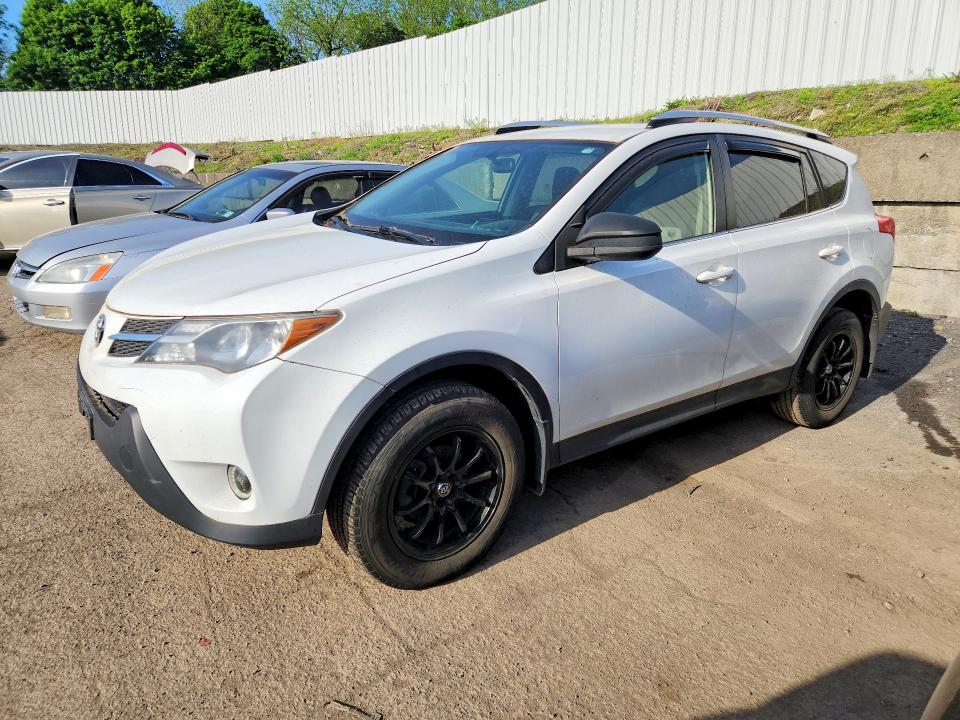 2015 TOYOTA RAV4 — VIN JTMBFREVXFJ040105